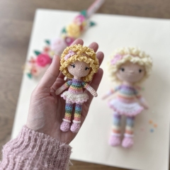 Stella, the rainbow doll amigurumi by Galounette Crochete