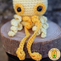 Ika the Squid amigurumi by Neith Sand Crochet