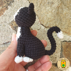 Kosu The Tiny Tuxedo Cat amigurumi pattern by Neith Sand Crochet