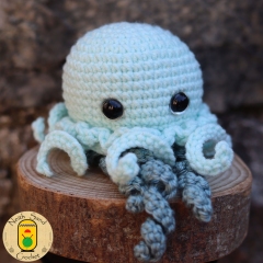 Kura the Jellyfish amigurumi pattern by Neith Sand Crochet