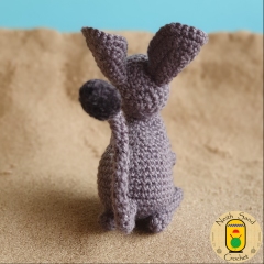 Suna the Desert Mouse amigurumi by Neith Sand Crochet