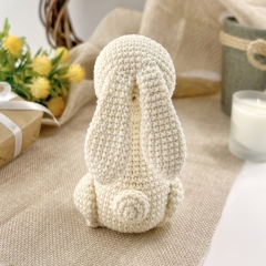 Cute bunny toy amigurumi pattern by AmiGuide
