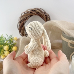 Cute bunny toy amigurumi pattern by AmiGuide