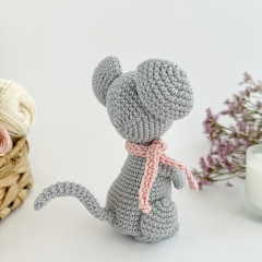 Cute mouse toy amigurumi pattern by AmiGuide