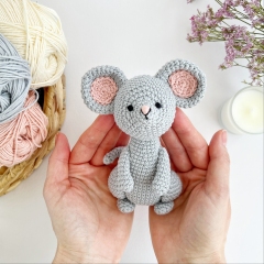 Cute mouse toy amigurumi by AmiGuide