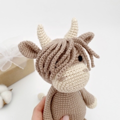 Highland cow toy amigurumi pattern by AmiGuide