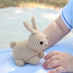 Sweet bunny toy amigurumi pattern by AmiGuide