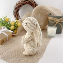 Cute bunny toy by Amiguide