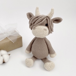 Highland cow toy by AmiGuide 