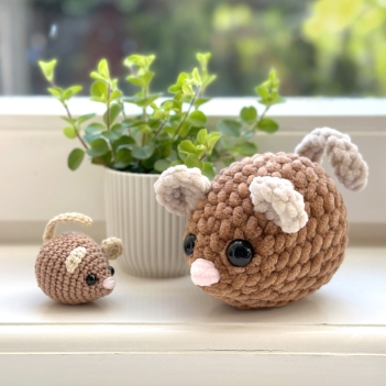 Molly the Mouse amigurumi pattern by DIY Fluffies