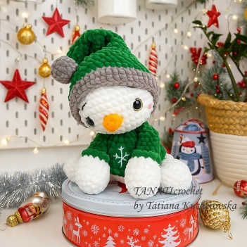 Christmas Snowman amigurumi pattern by TANATIcrochet