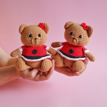 Audrey the Festive Bear amigurumi pattern by Cara Engwerda