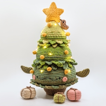 Christmas Tree amigurumi pattern by schrahki