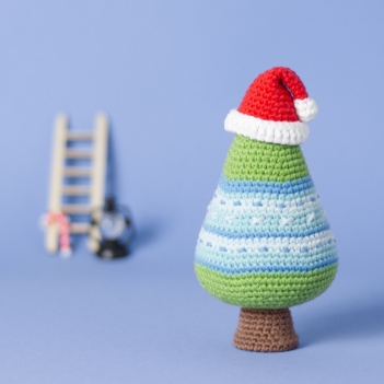 Christmas Tree in a Santa Hat amigurumi pattern by Planet Piu