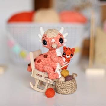 Dinosaur Stygimoloch Sophie amigurumi pattern by Loopy Pattern