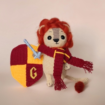 Lion Gryffin Hogwarts Mascot amigurumi pattern by Crochery