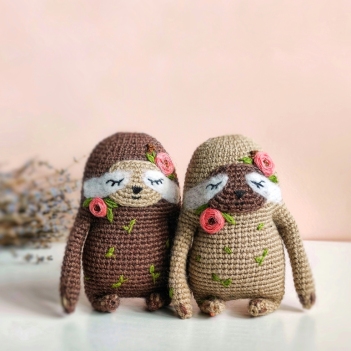 Sloth Peony amigurumi pattern by Crochery