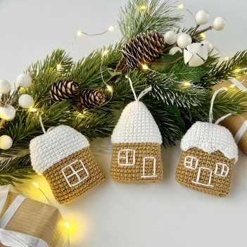 Christmas houses ornament amigurumi pattern by AmiGuide