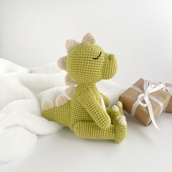 Dinosaur toy amigurumi pattern by AmiGuide