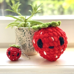 Cute Strawberry amigurumi by DIY Fluffies