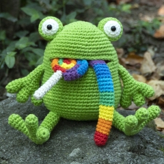 Rainbow Lollipop Frog amigurumi by MevvSan