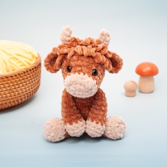 Highland cow amigurumi pattern by Diminu