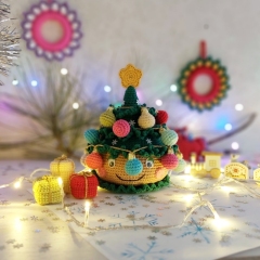 Christmas tree amigurumi pattern by Iryna Zubova