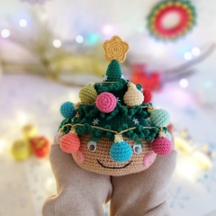 Christmas tree amigurumi by Iryna Zubova