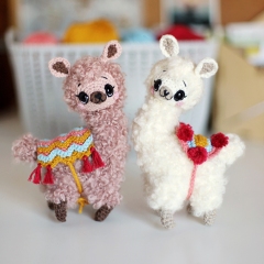 Alpacas Mili and Ivo amigurumi pattern by Loopy Pattern