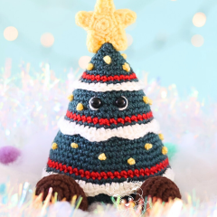 Twinkle the Christmas tree amigurumi pattern by LikeALigerCrochet