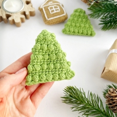 Christmas garland with house & tree amigurumi pattern by AmiGuide