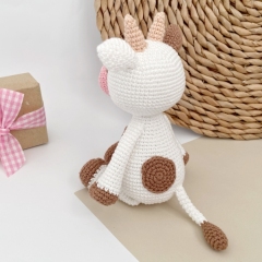 Cow toy amigurumi pattern by AmiGuide