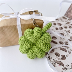 Four leaf clover keychain  amigurumi pattern by AmiGuide