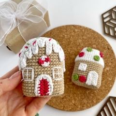 Gingerbread houses ornament amigurumi by AmiGuide