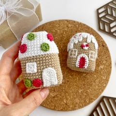 Gingerbread houses ornament amigurumi pattern by AmiGuide