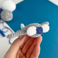 Little airplane keychain amigurumi by AmiGuide