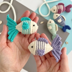 Little fish keychain  amigurumi by AmiGuide