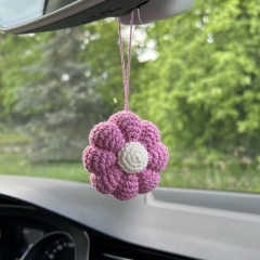 Little flower keychain amigurumi by AmiGuide