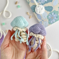 Little jellyfish keychain amigurumi pattern by AmiGuide