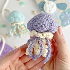 Little jellyfish keychain amigurumi by AmiGuide