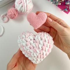 Two hearts plush keychain amigurumi pattern by AmiGuide