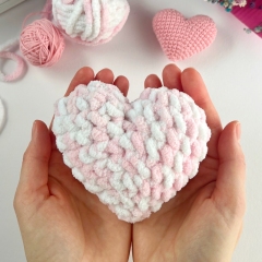 Two hearts plush keychain amigurumi pattern by AmiGuide