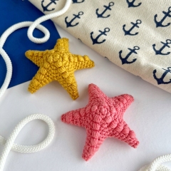 Mini starfish keychain amigurumi pattern by AmiGuide