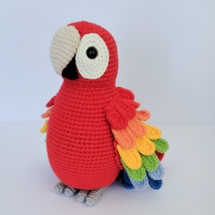 Jubi the Scarlet Macaw amigurumi pattern by engurumist
