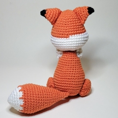 Oliver the Fox amigurumi pattern by engurumist