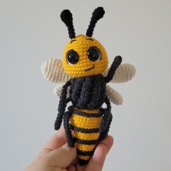 Robbee the Bee amigurumi pattern by engurumist