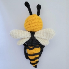 Robbee the Bee amigurumi pattern by engurumist