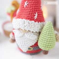 Christmas Gnome (AradiyaToys Minis) amigurumi by AradiyaToys