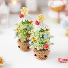 Kawaii Mini Christmas Tree amigurumi by AradiyaToys