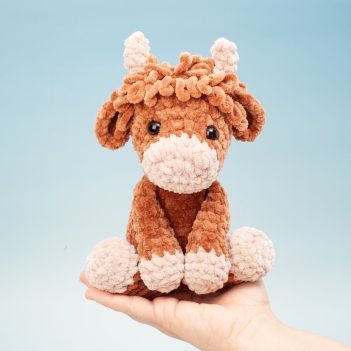 Highland cow amigurumi pattern by Diminu